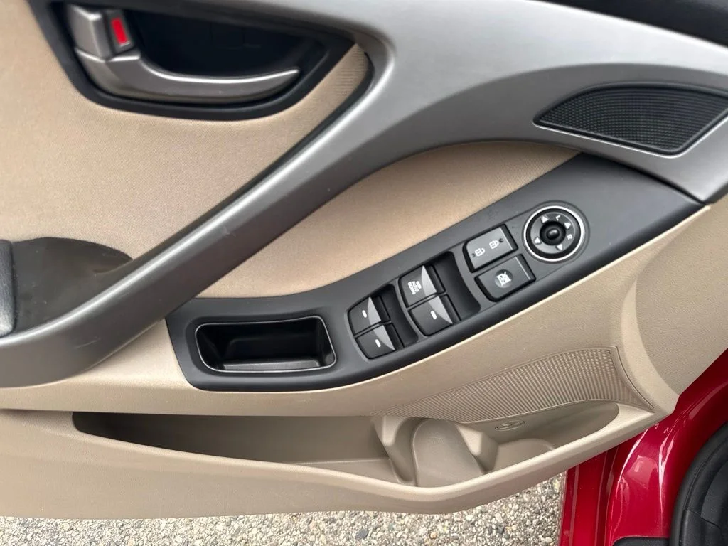 Used 2014 Red Hyundai SE image 18