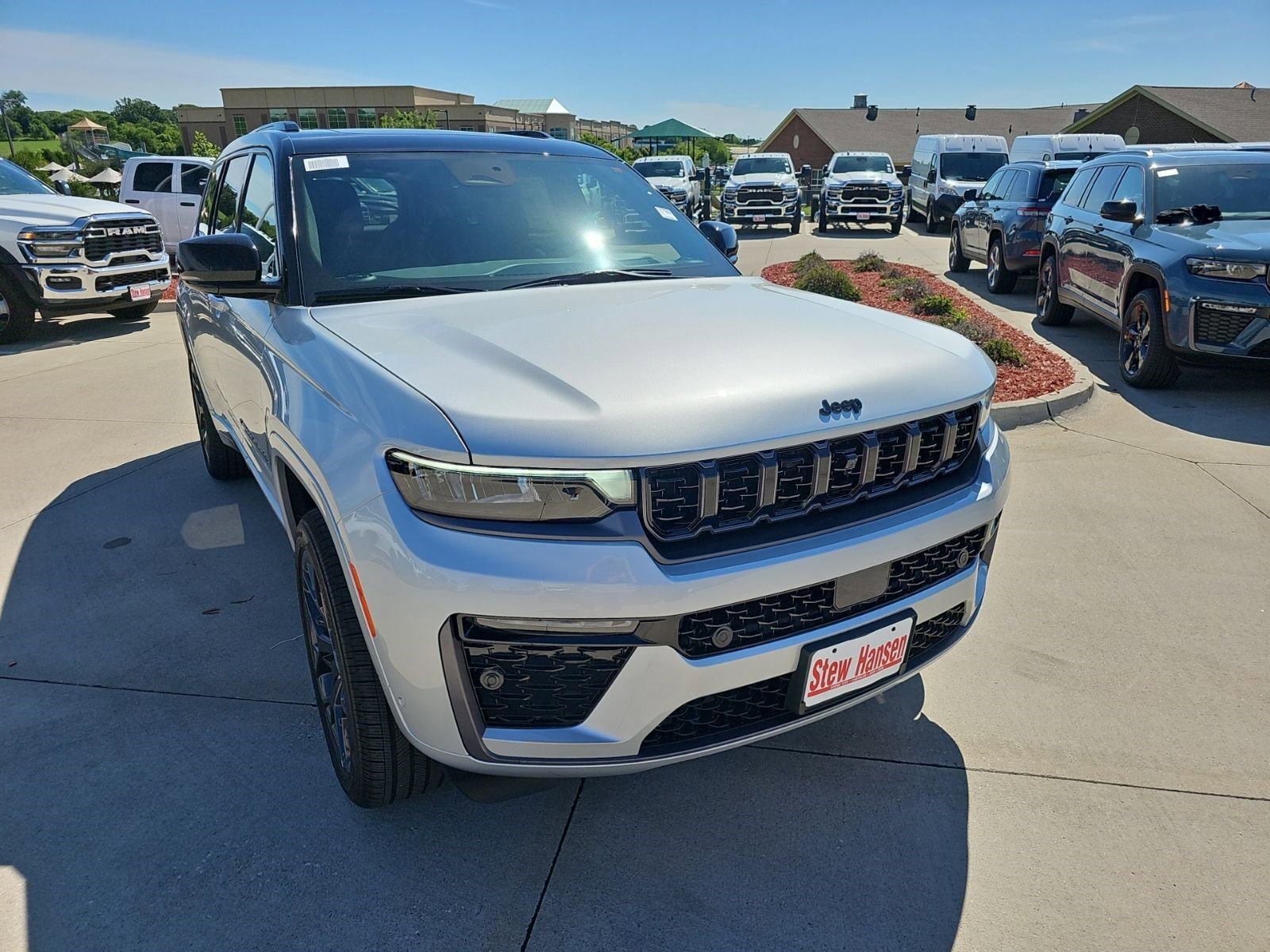 New 2026 Silver Zynith Jeep Summit image 7