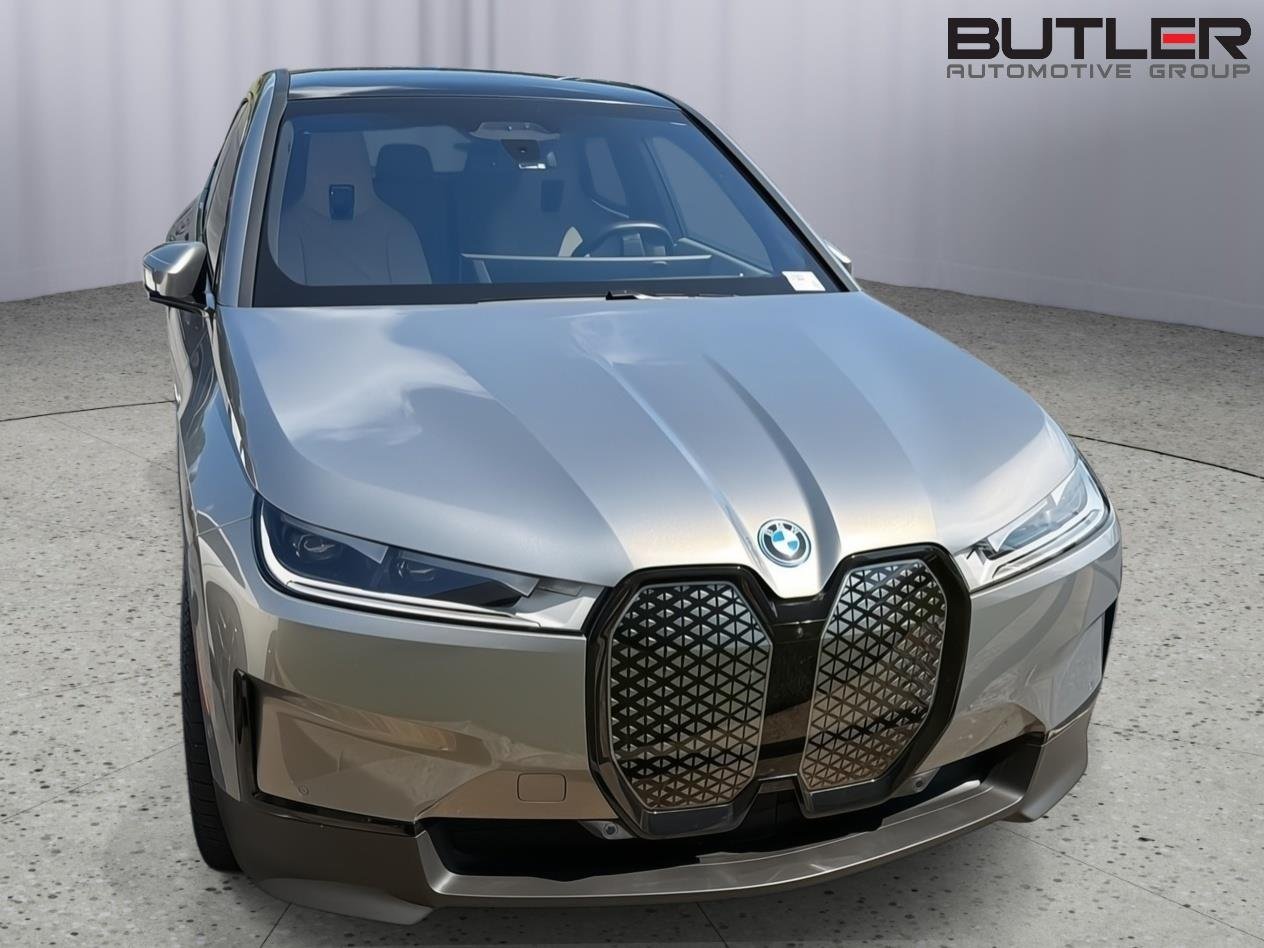 Used 2024 Oxide Grey Metallic BMW xDrive50 image 5
