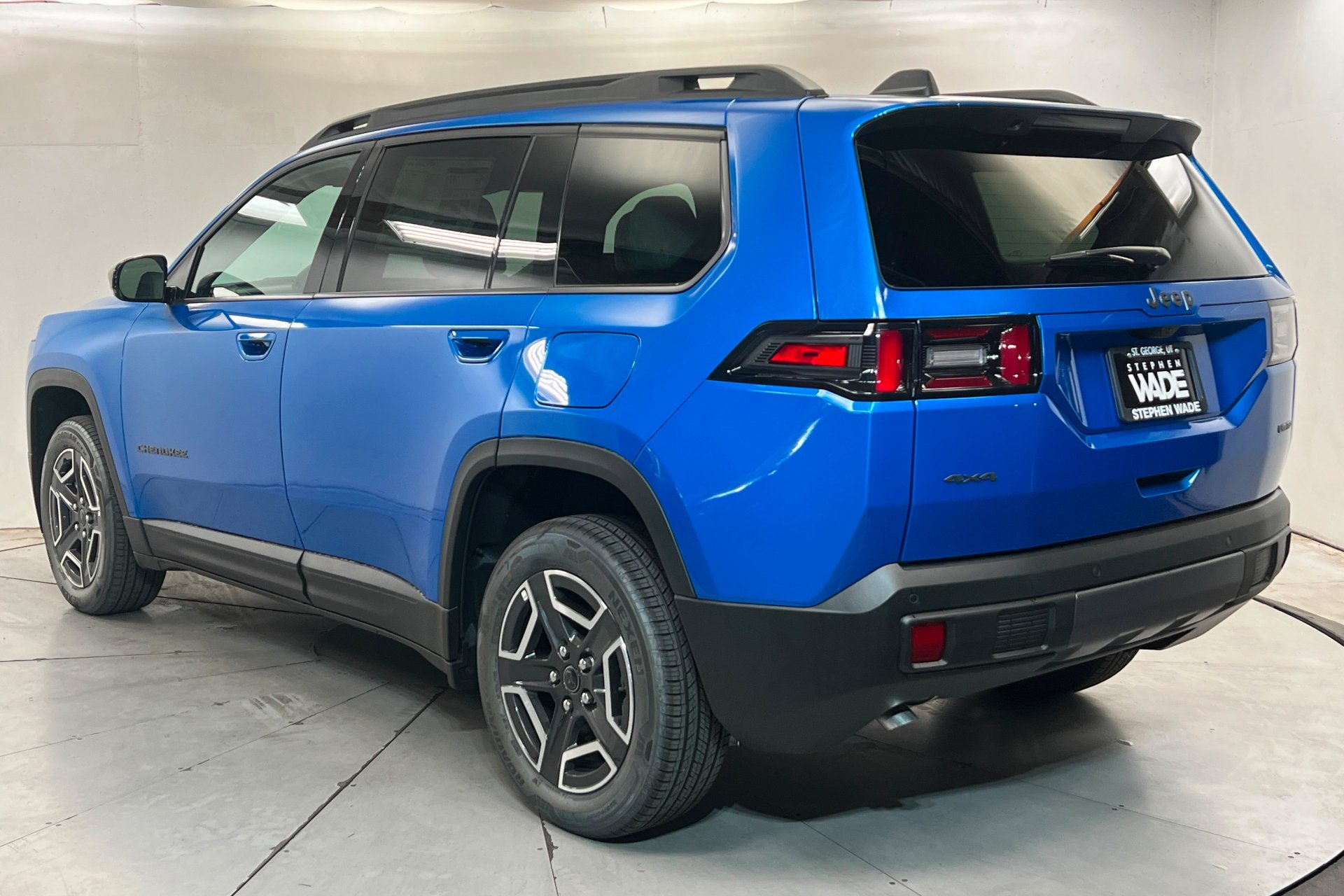New 2026 Hydro Blue Pearl-Coat Exterior Paint Jeep Limited image 3