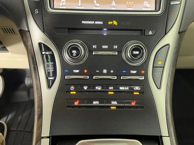 Used 2019 Brown Lincoln Select image 27
