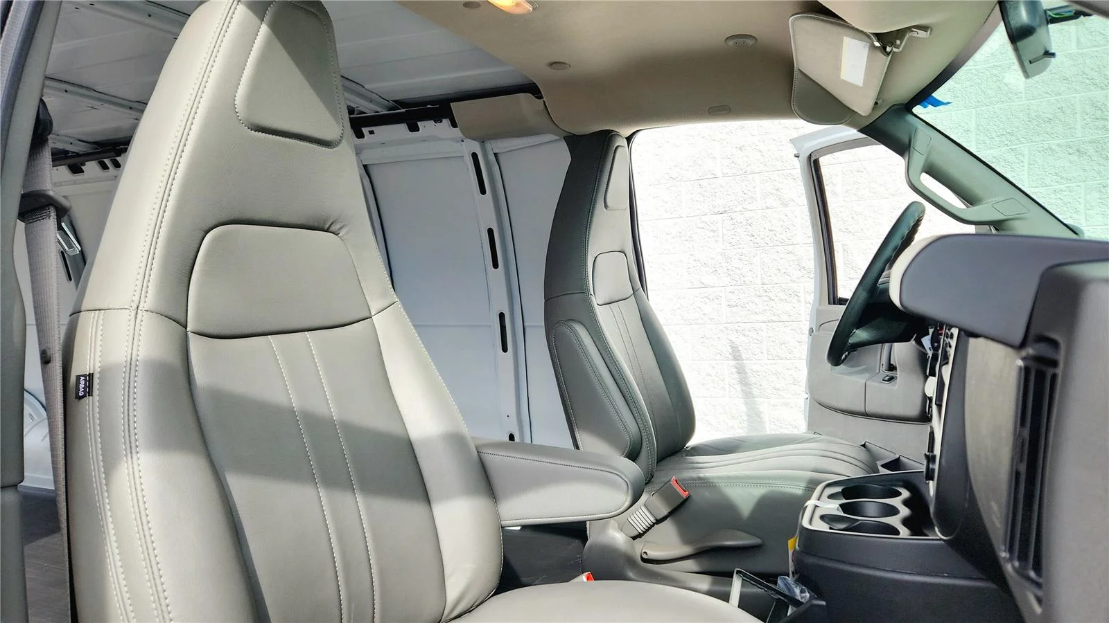 2025 Chevrolet Express Cargo Work Van - Photo 30