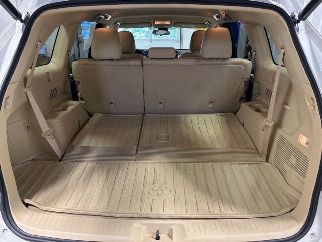 Used 2019 Blizzard Pearl Toyota LE Plus image 16
