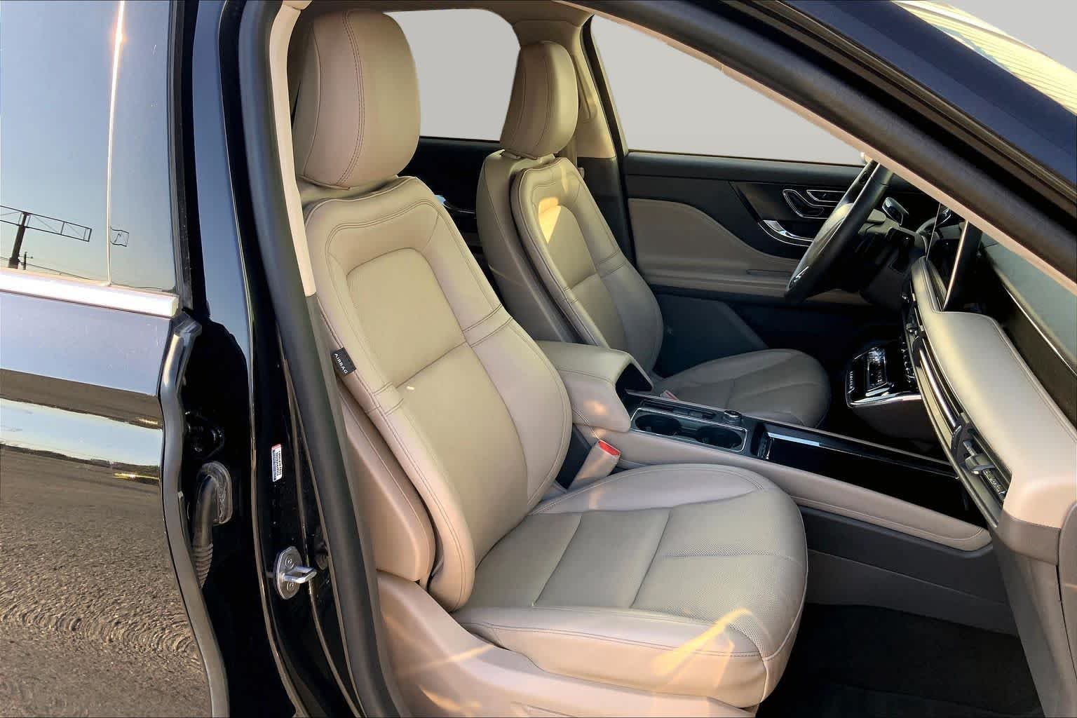 Used 2023 Infinite Black Clearcoat Metallic Lincoln Reserve image 9