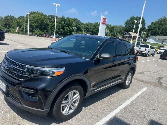 Used 2020 Black Ford XLT image 2