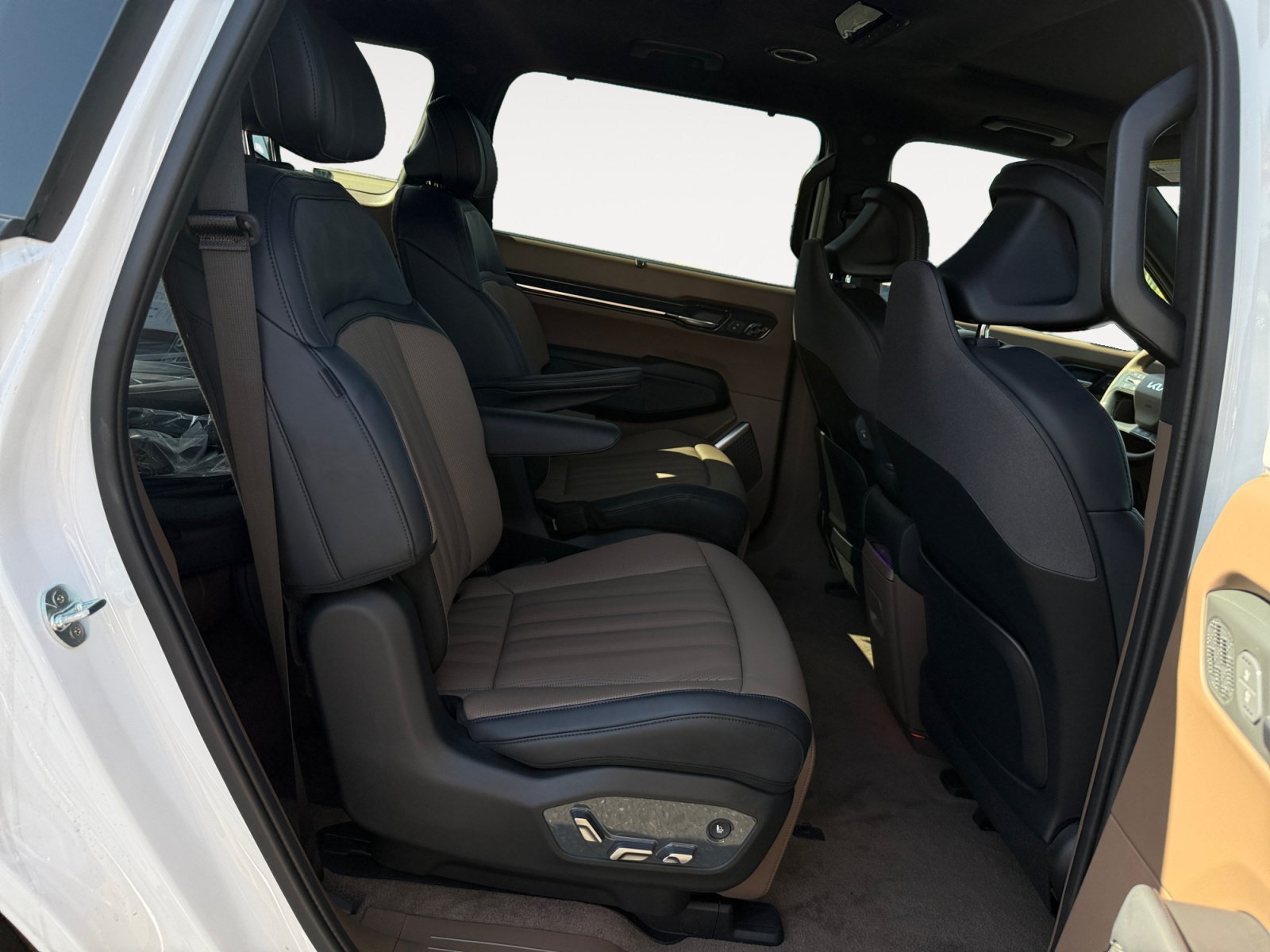 New 2026 Glacial White Pearl / Black Ro Kia GT-Line AWD image 18