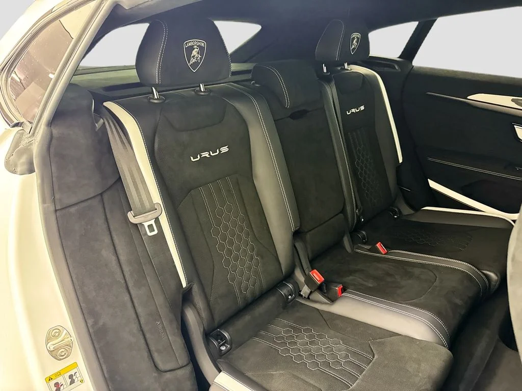Used 2024 White Lamborghini Performante image 29