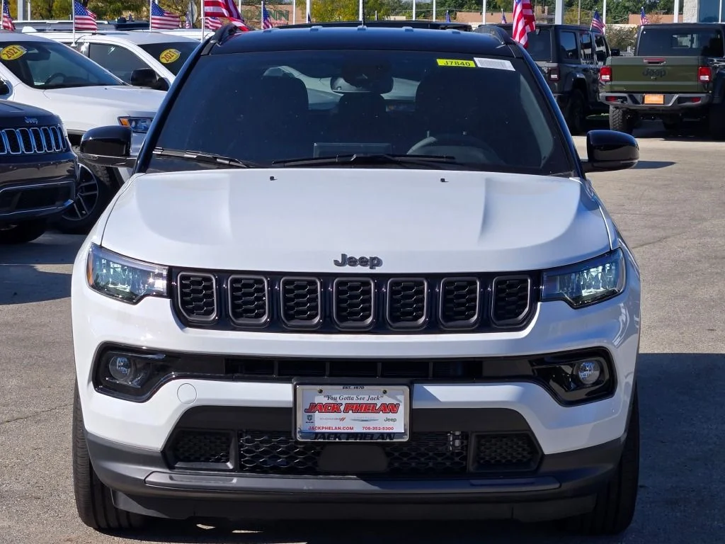 New 2026 Bright White Clear-Coat Exterior Paint Jeep Limited image 2