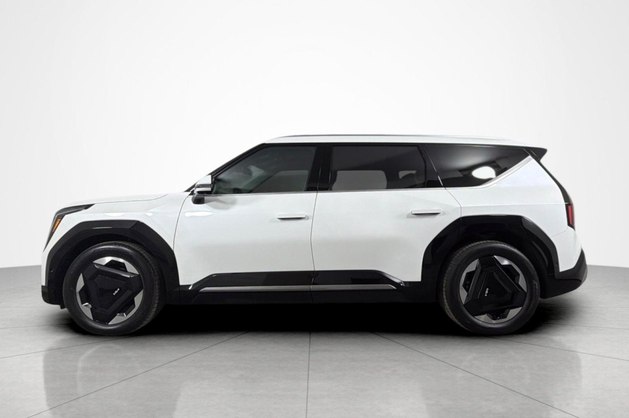 Used 2024 Kia EV9 Land with VIN KNDADFS56R6027895 for sale in Beverly Hills, CA
