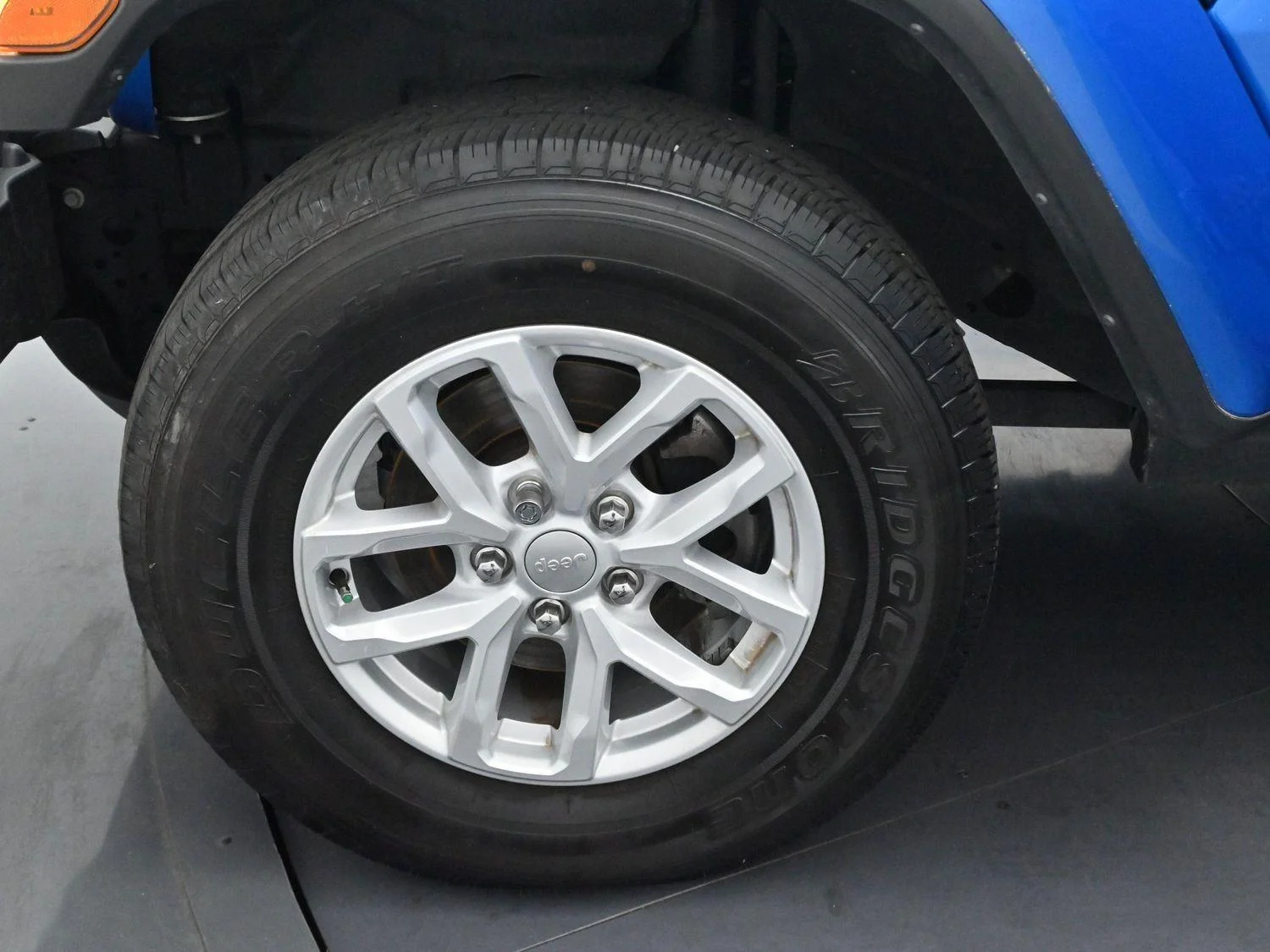 Used 2023 Hydro Blue Pearlcoat Jeep Sport S image 31