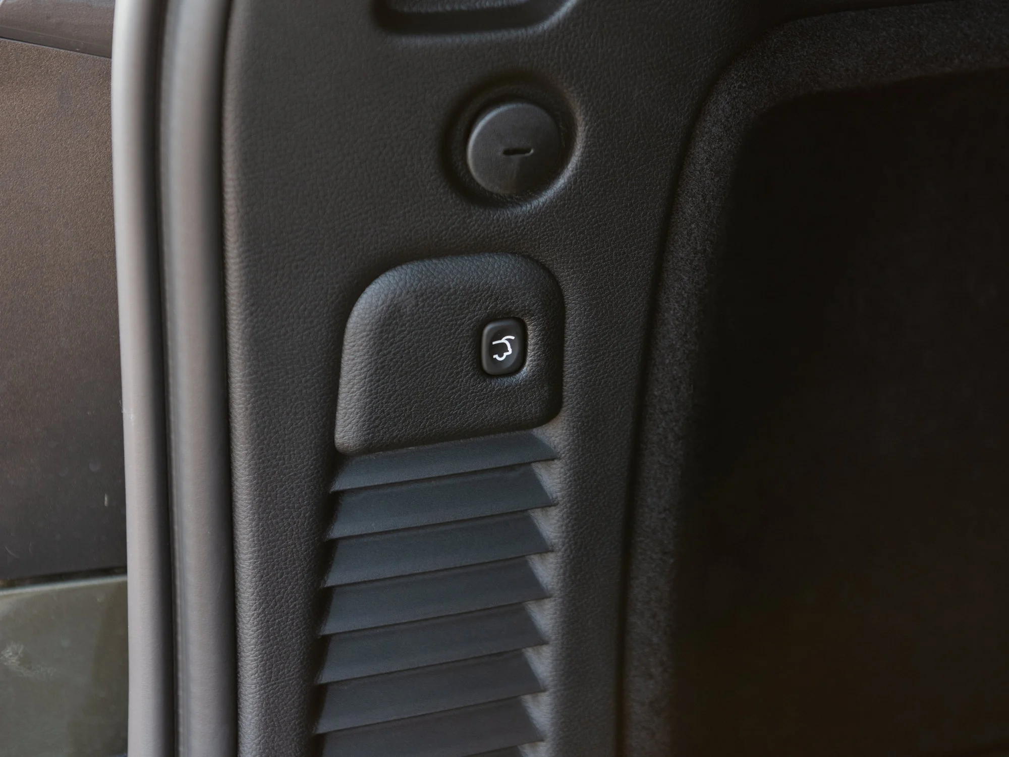 New 2026 Green Dodge GT HEMI V8 Plus* AWD, Sunroof, Remote Start, Ventilated/Heated Leather image 26