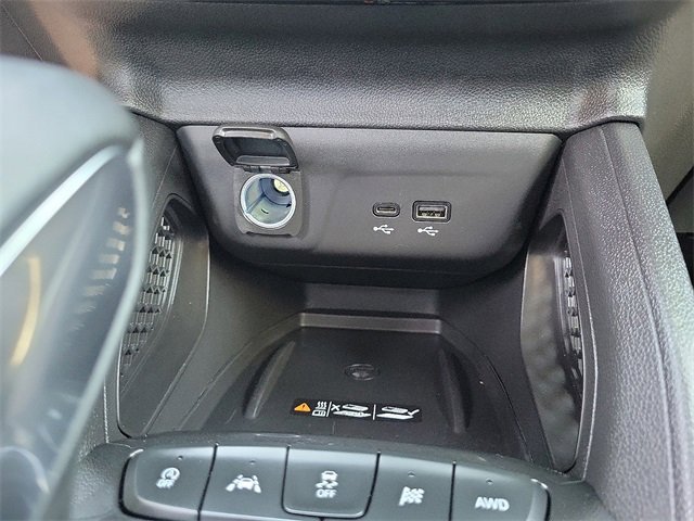 Used 2025 Iridescent Pearl Tricoat Chevrolet ACTIV image 18