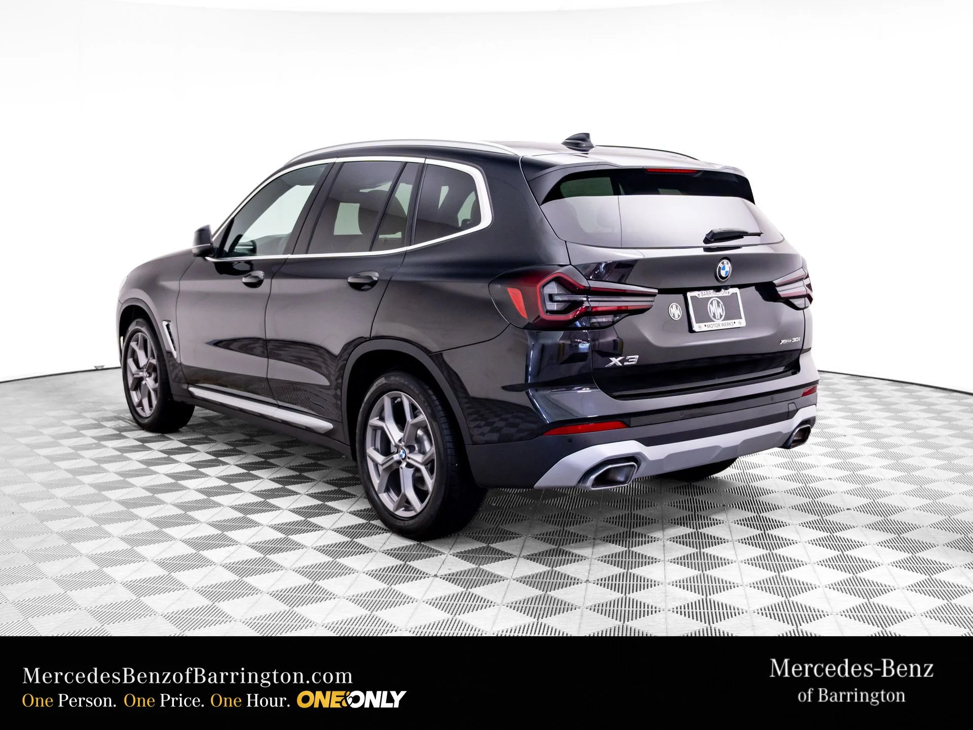Used 2023 Black BMW xDrive30i image 3