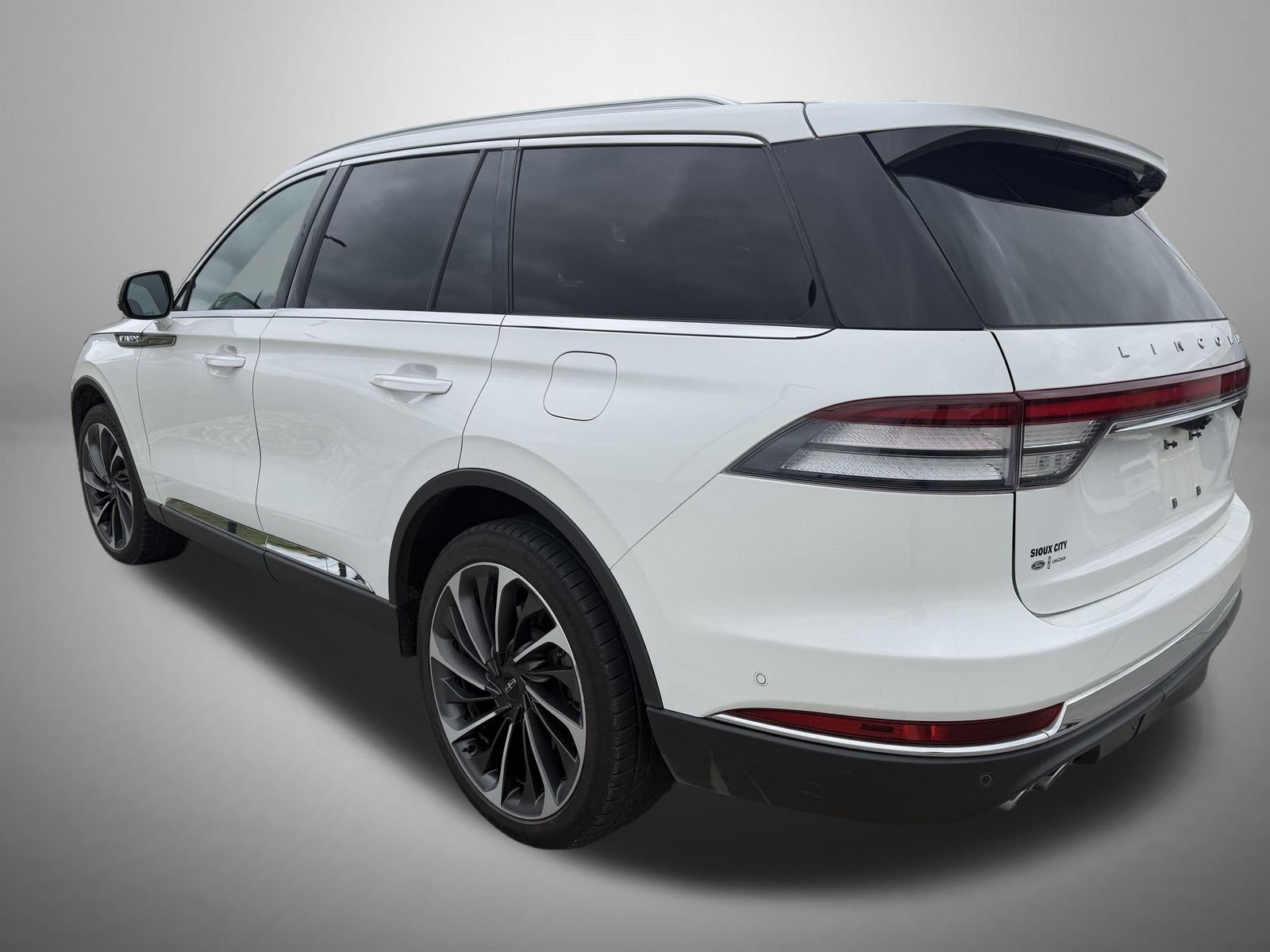 Used 2020 White Lincoln Reserve image 4
