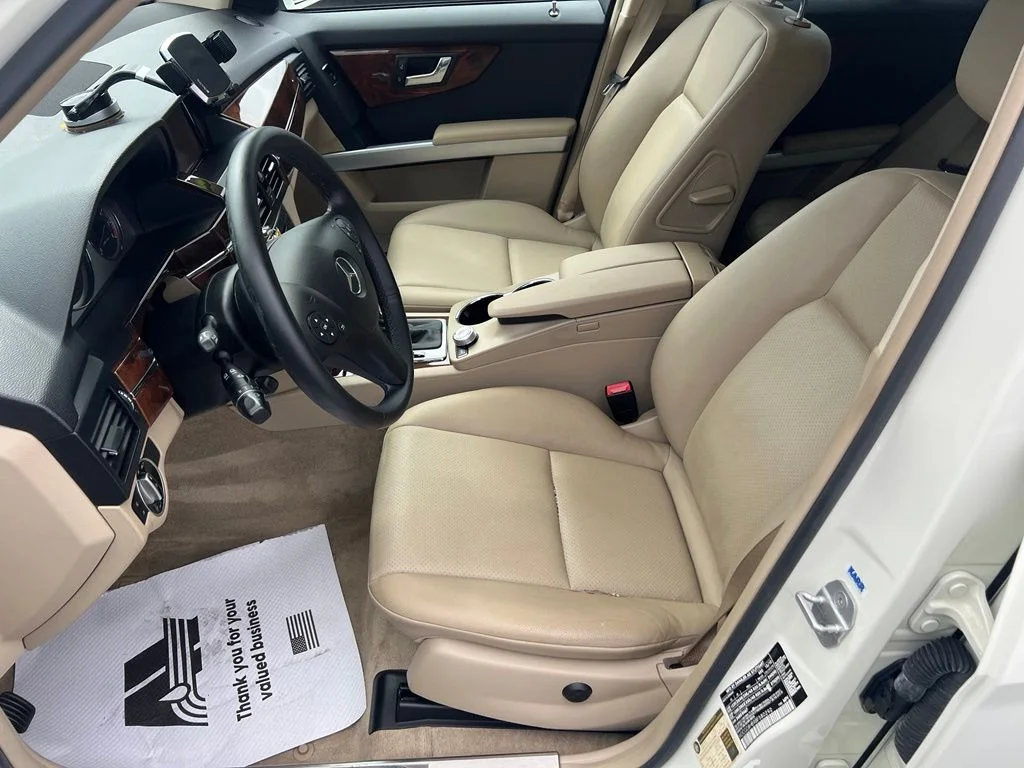 Used 2011 Arctic White Mercedes-Benz GLK 350 image 12