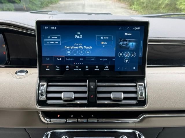 Used 2023 Radiance Metallic Lincoln Reserve image 28
