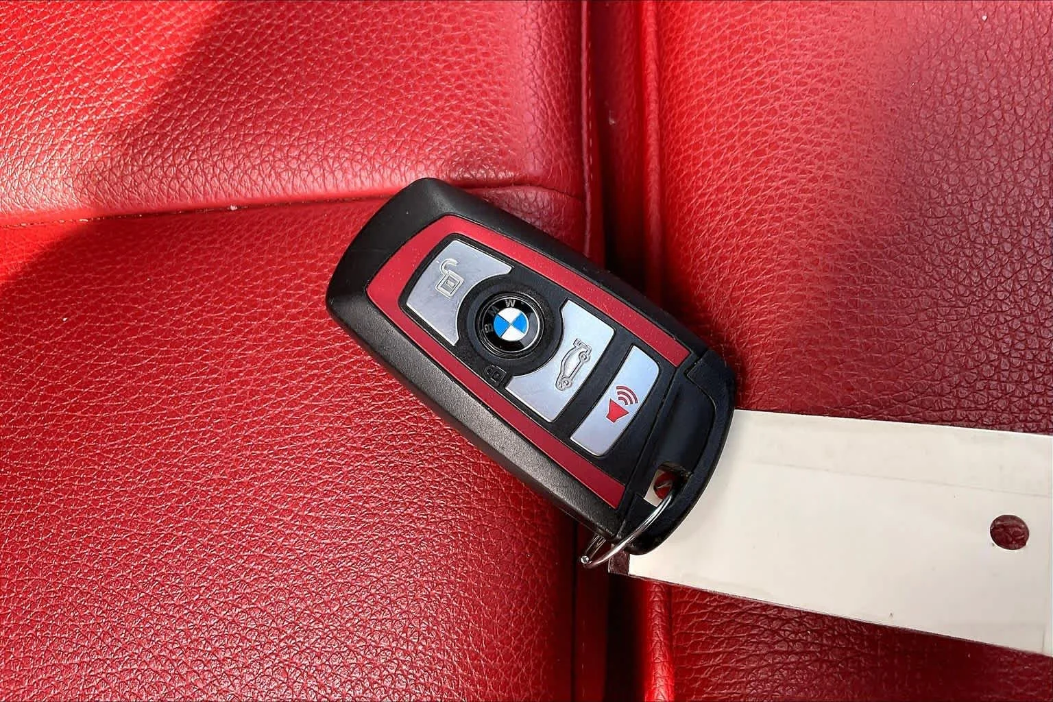 Used 2017 Jet Black BMW 330e iPerformance image 13
