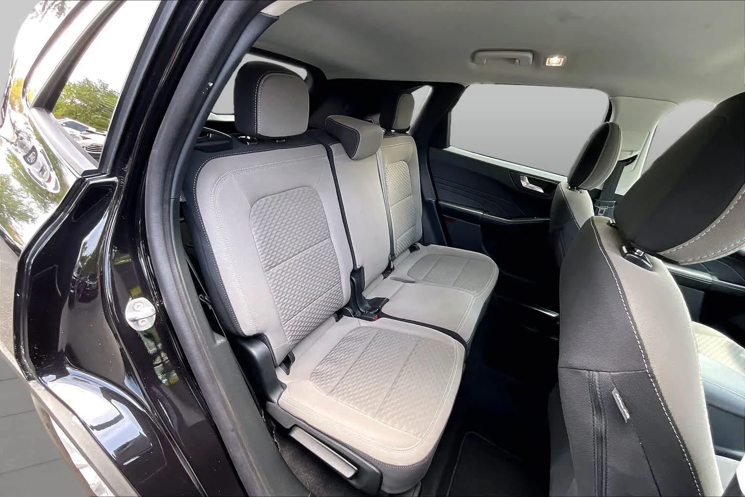Used 2021 Agate Black Metallic Ford SE image 27