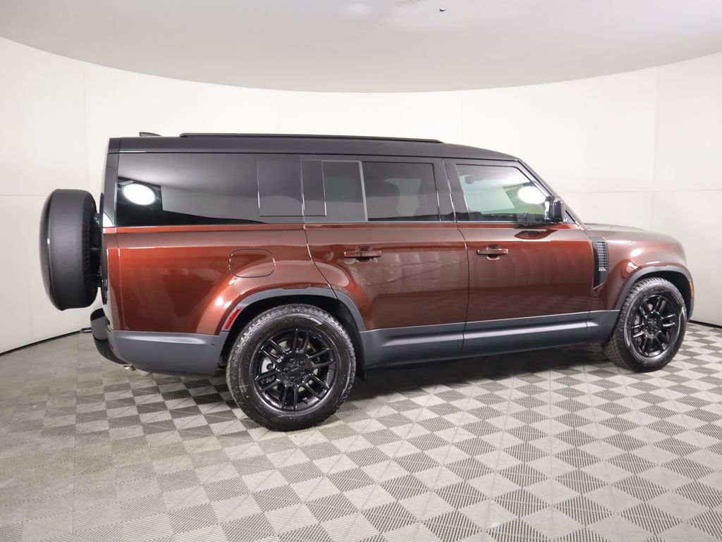 New 2026 Sedona Red Land Rover S image 4