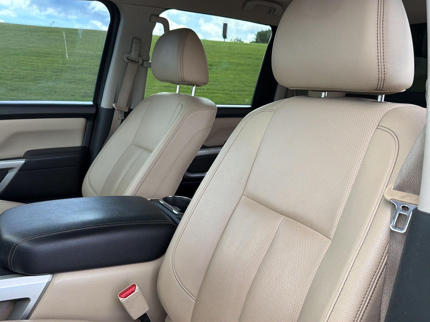 Used 2018 Pearl White Nissan SL image 29