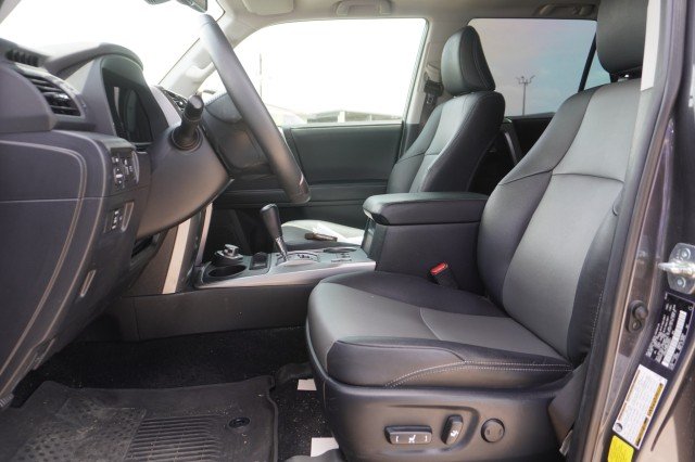 Used 2022  Toyota SR5 Premium image 17