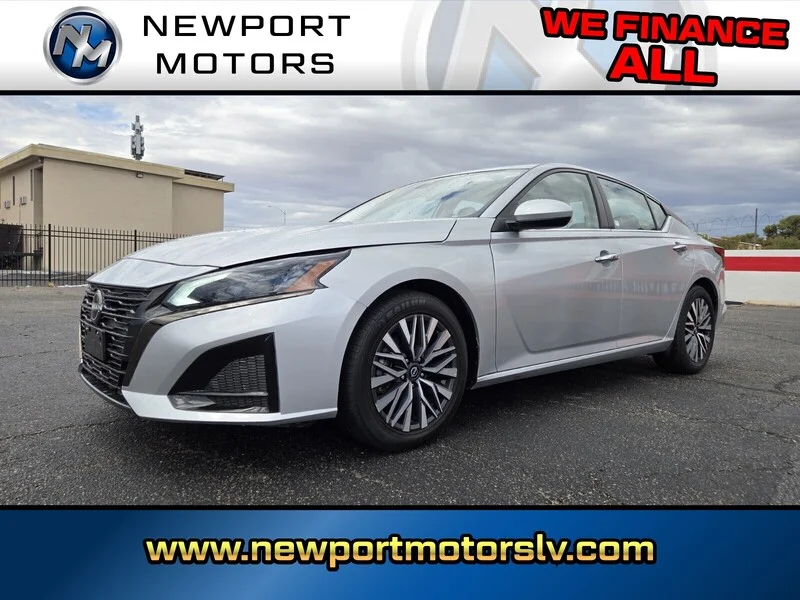 Used 2023 Brilliant Silver Metallic Nissan 2.5 SV image 1