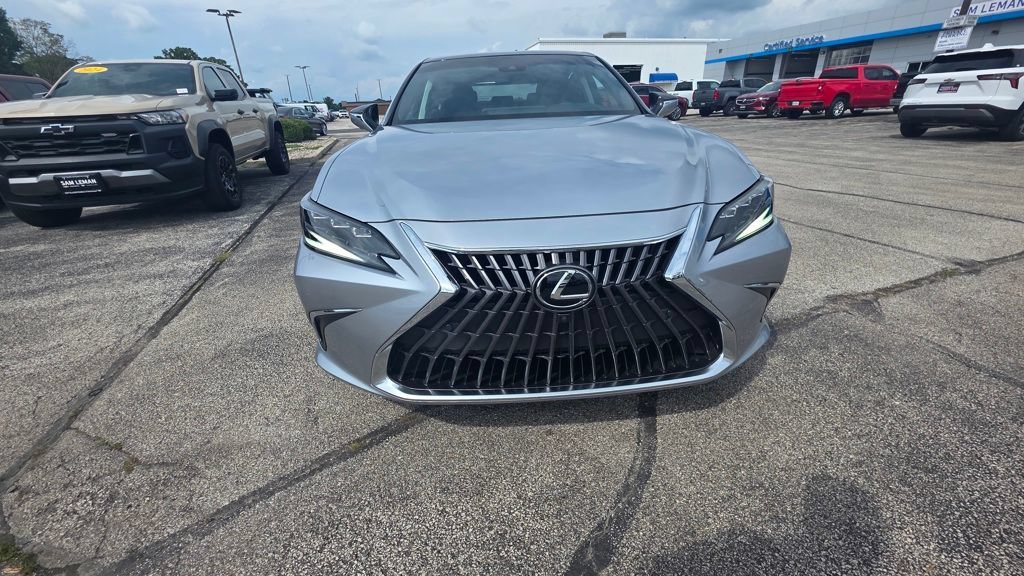 Used 2022  Lexus ES 350 Ultra Luxury image 2