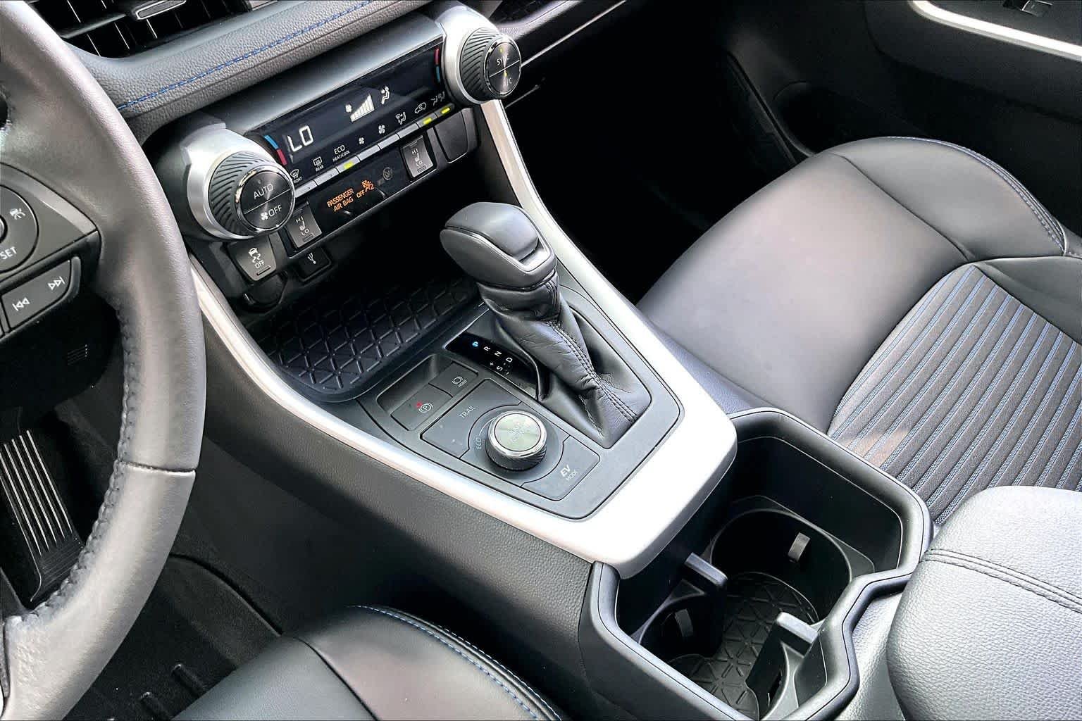 Used 2022 Blizzard Pearl/Midnight Black Metallic Toyota Hybrid XSE image 17