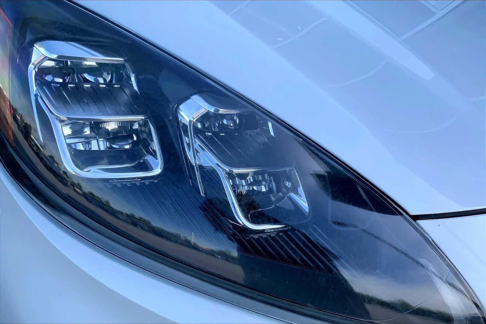 Used 2020 Star White Metallic Tri-Coat Ford Titanium Hybrid image 27