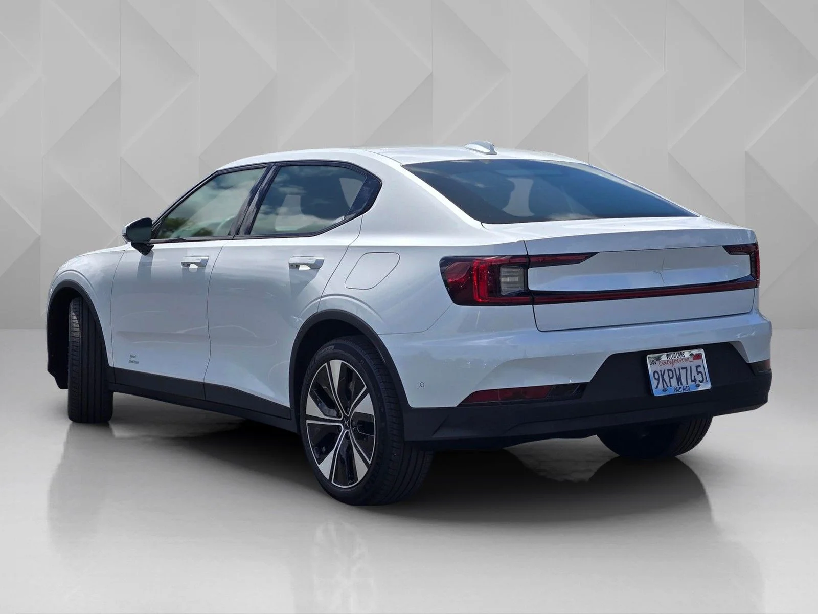 Used 2024 White Polestar Long Range Dual Motor image 4