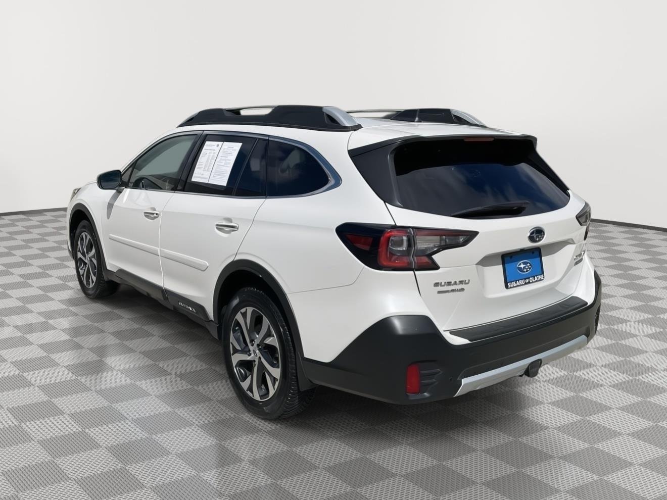 Used 2022 Crystal White Pearl Subaru Touring image 13