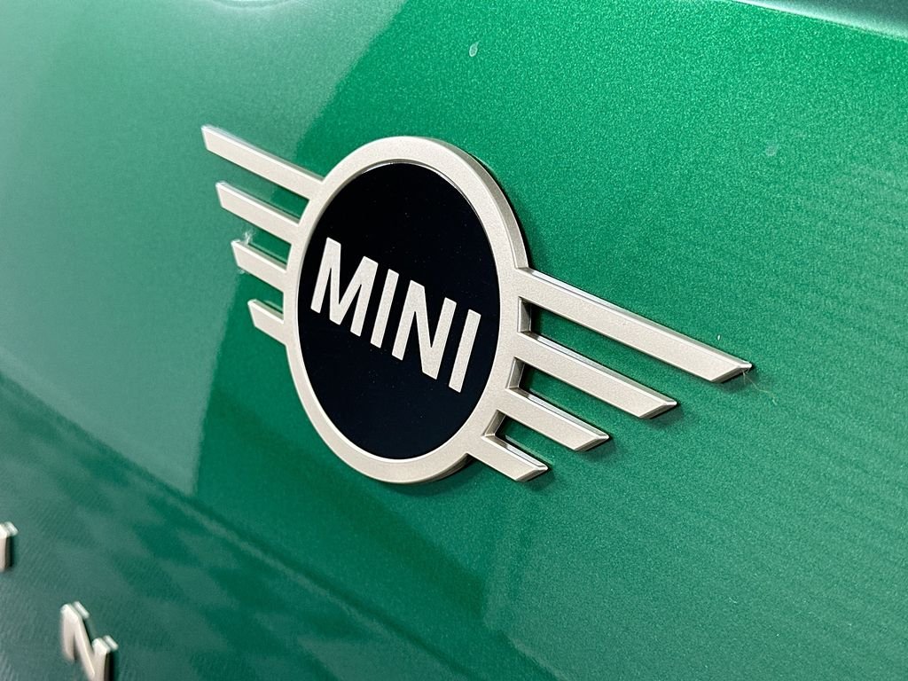 New 2026 Green MINI Signature Plus image 22