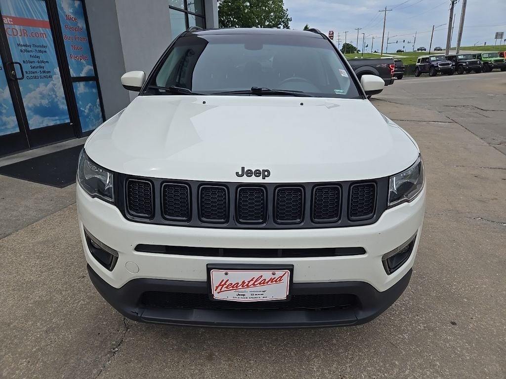 Used 2018 White Jeep Latitude image 15