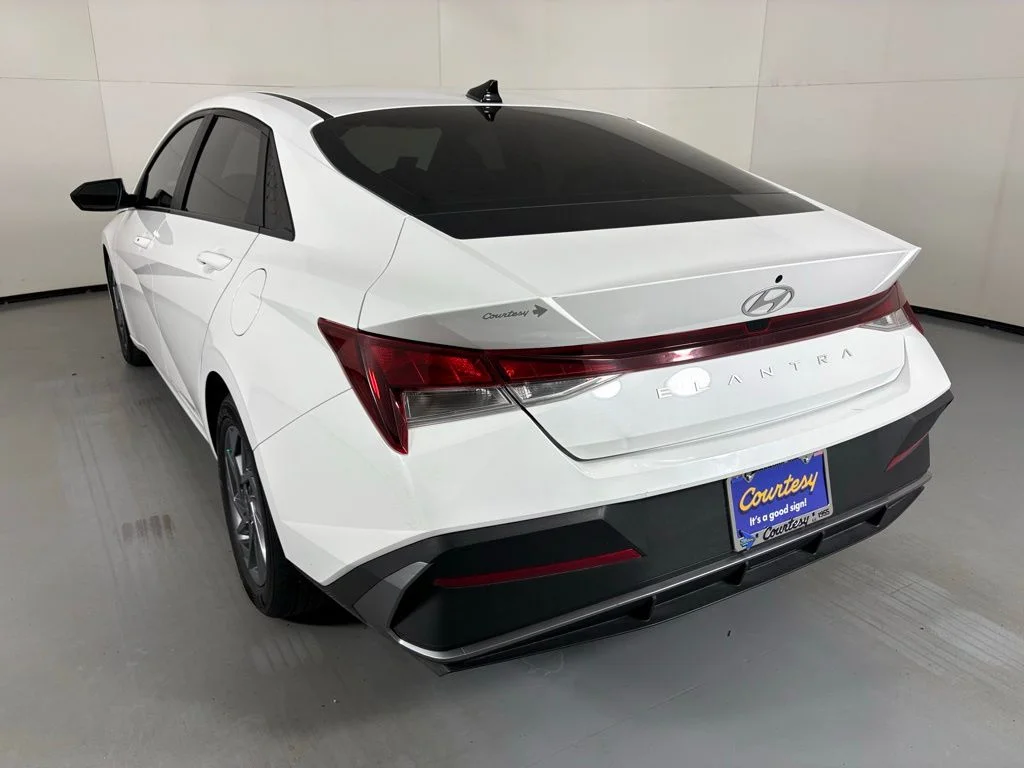 Used 2024 White Hyundai SEL image 6