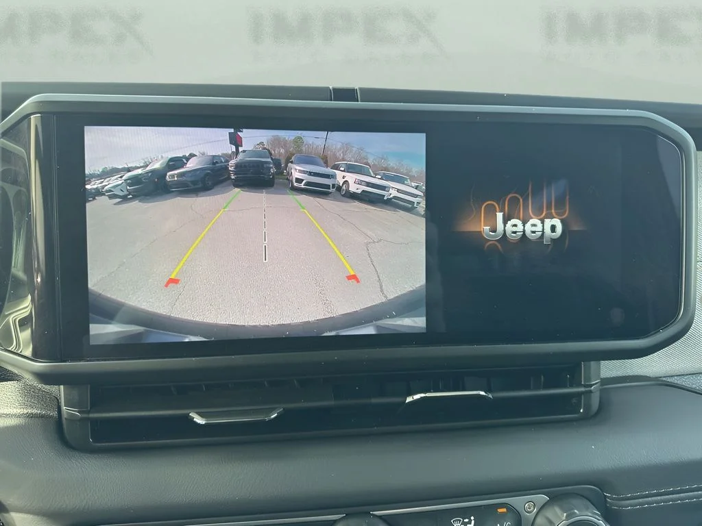 Used 2025 White Jeep Sahara image 18