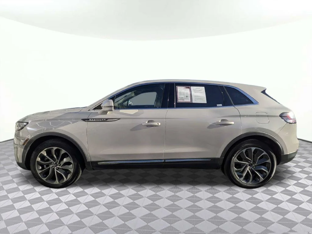 Used 2022 Pearl Metallic Lincoln Reserve image 6