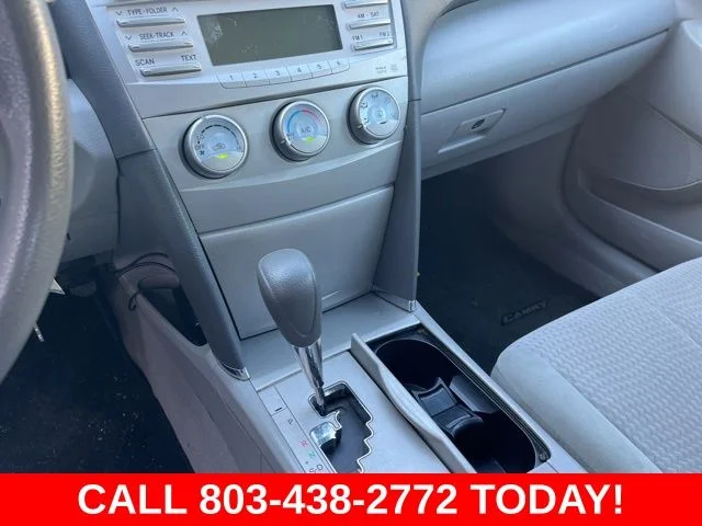 Used 2011 Gray Toyota LE image 21