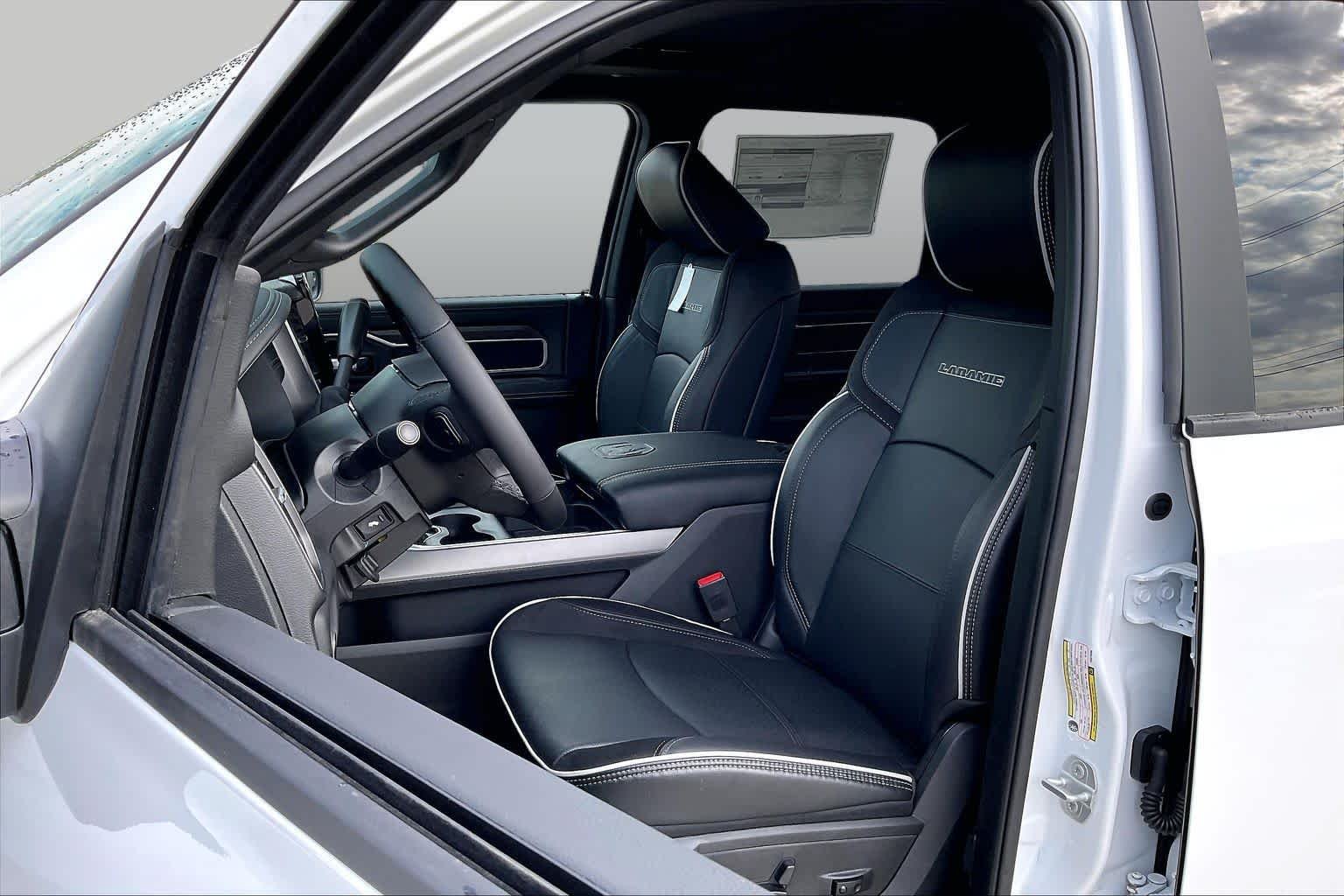 New 2027 Bright White Clear-Coat Exterior Paint RAM Laramie image 9