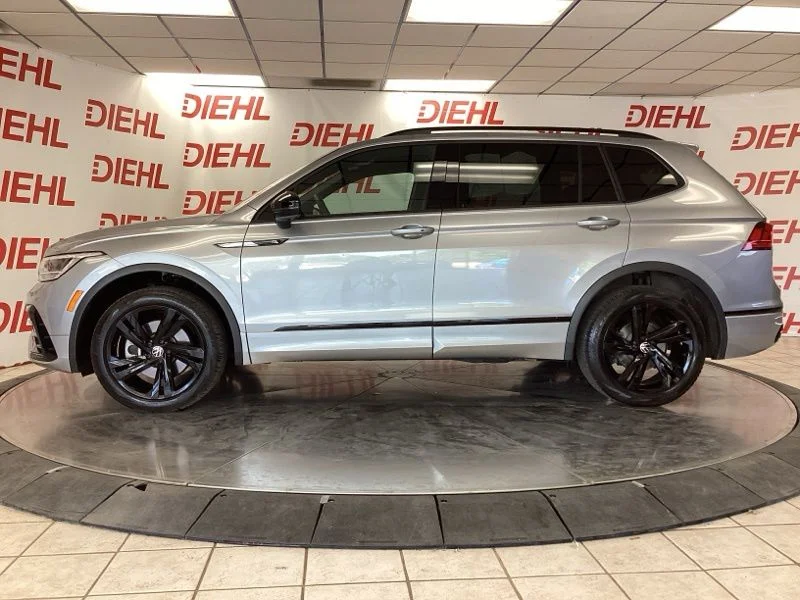 Used 2024 Silver Volkswagen 2.0T SE R-Line Black image 4