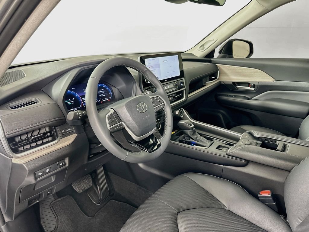 Used 2026  Toyota Limited image 9
