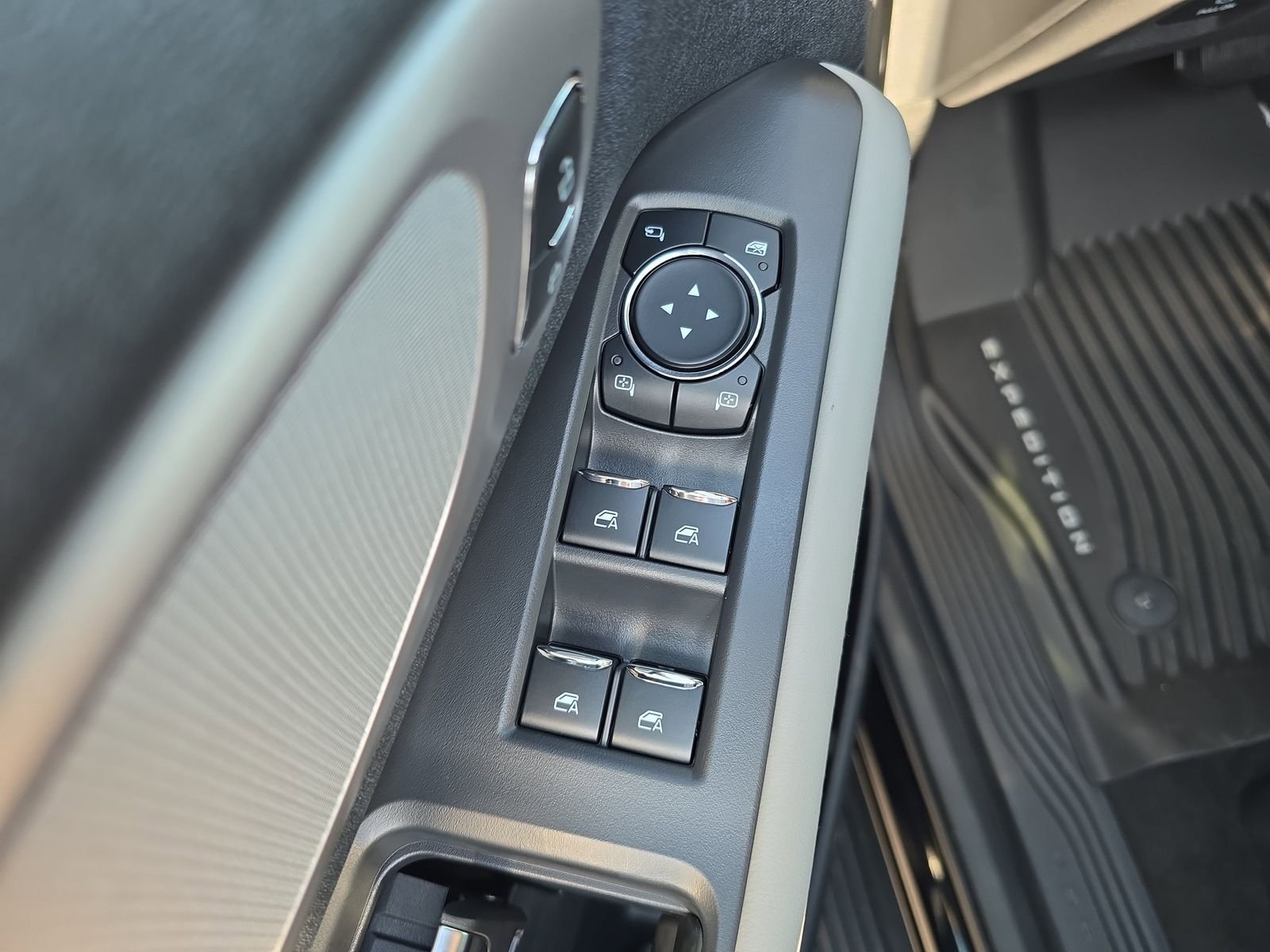 New 2025 Agate Black Metallic Ford Active image 13