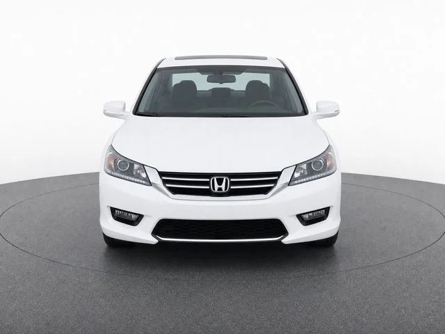Used 2015  Honda EX-L image 2