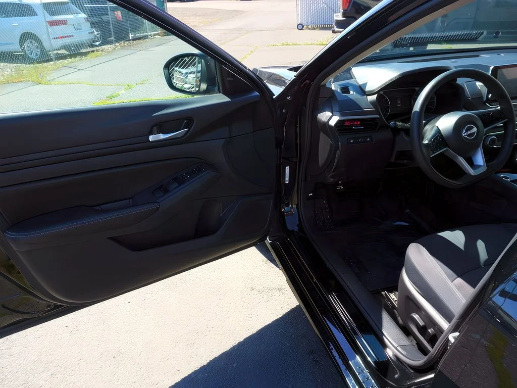 2025 Nissan Altima SV - Photo 17
