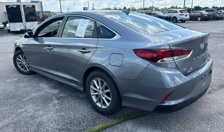 Used 2019 Gray Hyundai SE image 5