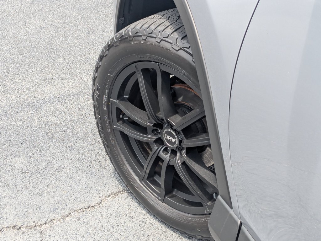 Used 2018  Toyota LE image 9