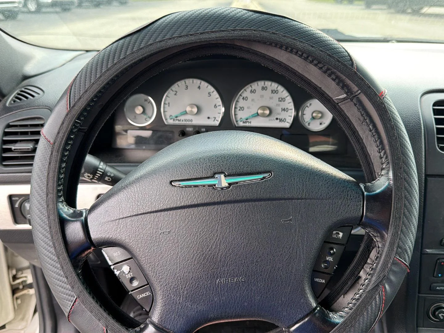 Used 2003 White Ford Premium image 12