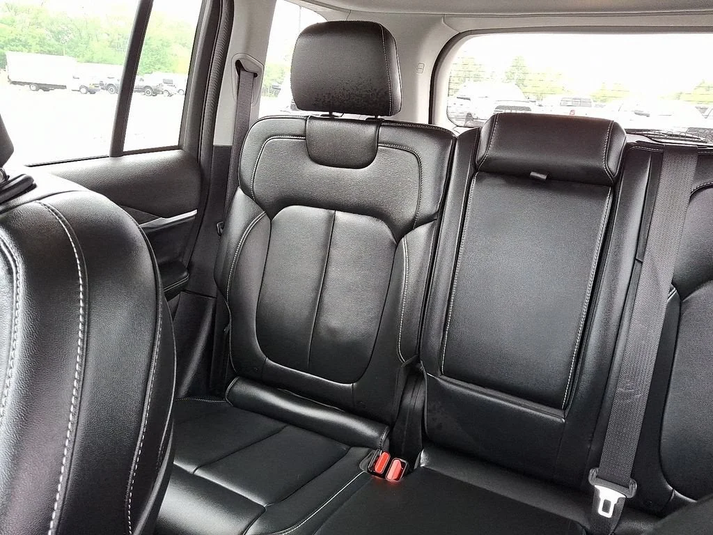 Used 2022 Silver Jeep Limited 4x4 image 52