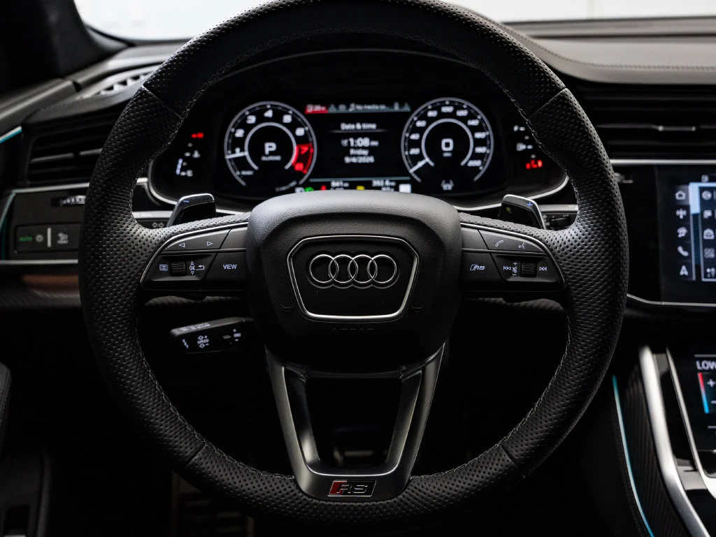 Used 2025 Mythos Black Metallic Audi 4.0T image 40
