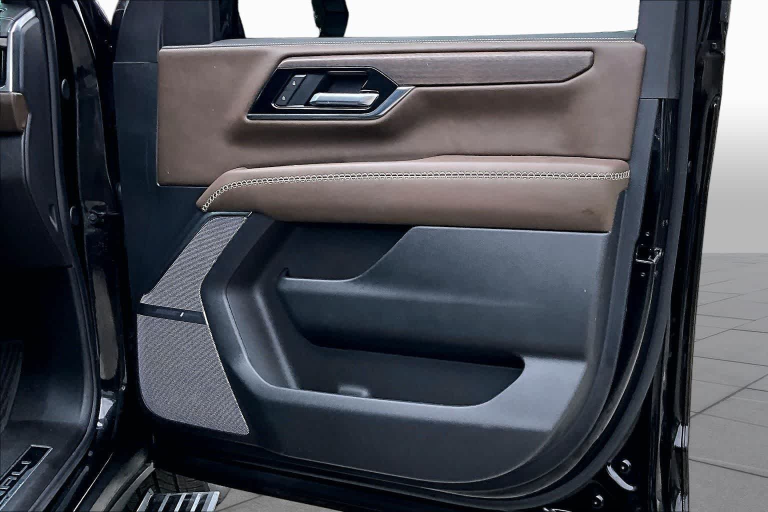 Used 2025 Onyx Black GMC Denali Ultimate image 27