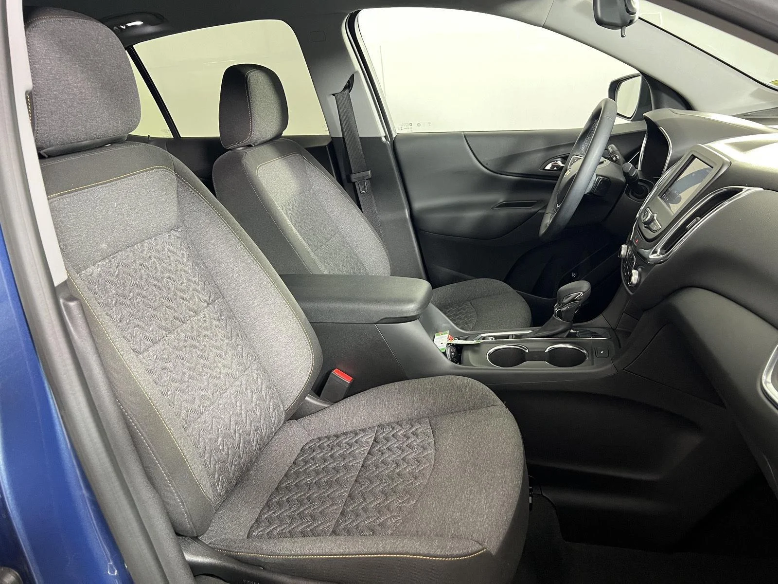 Used 2024 Lakeshore Blue Metallic Chevrolet LT image 21